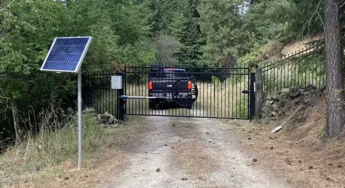 solar_powered_swing_gate_system_harrison_idaho_dbgokpnfzq.jpg