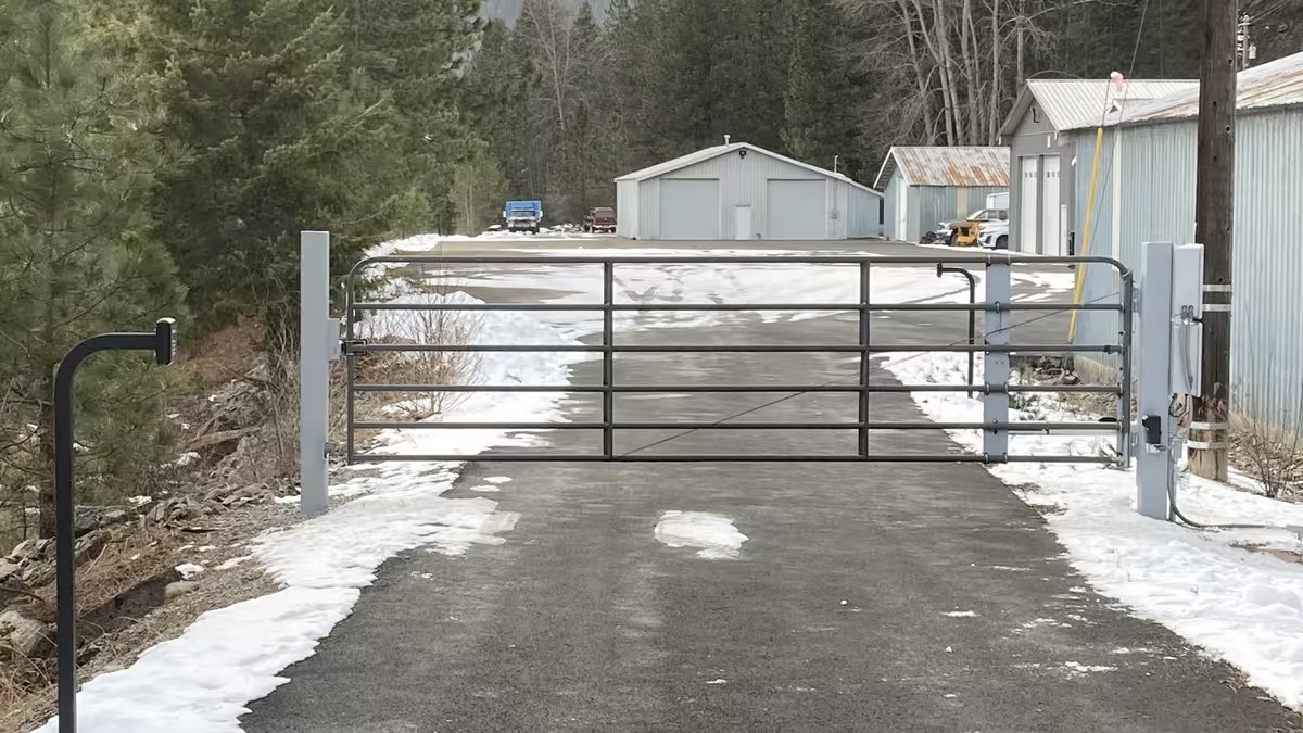 hydraulic_powered_swing_gate_system_kellogg_idaho_kpu7f1os8o.jpg