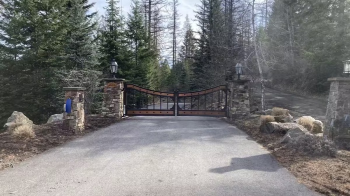 custom_bi_parting_gate_mica_bay_idaho_u6g1tjll00.jpg