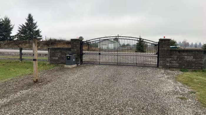 custom_gate_hayden_idaho_tuvxmfruea.jpg