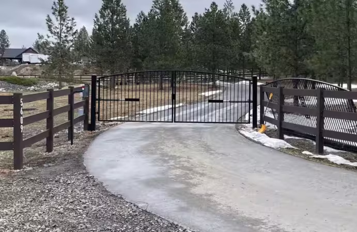custom_bi_parting_gate_system_hayden_idaho_a6g3cgdmmo.jpg